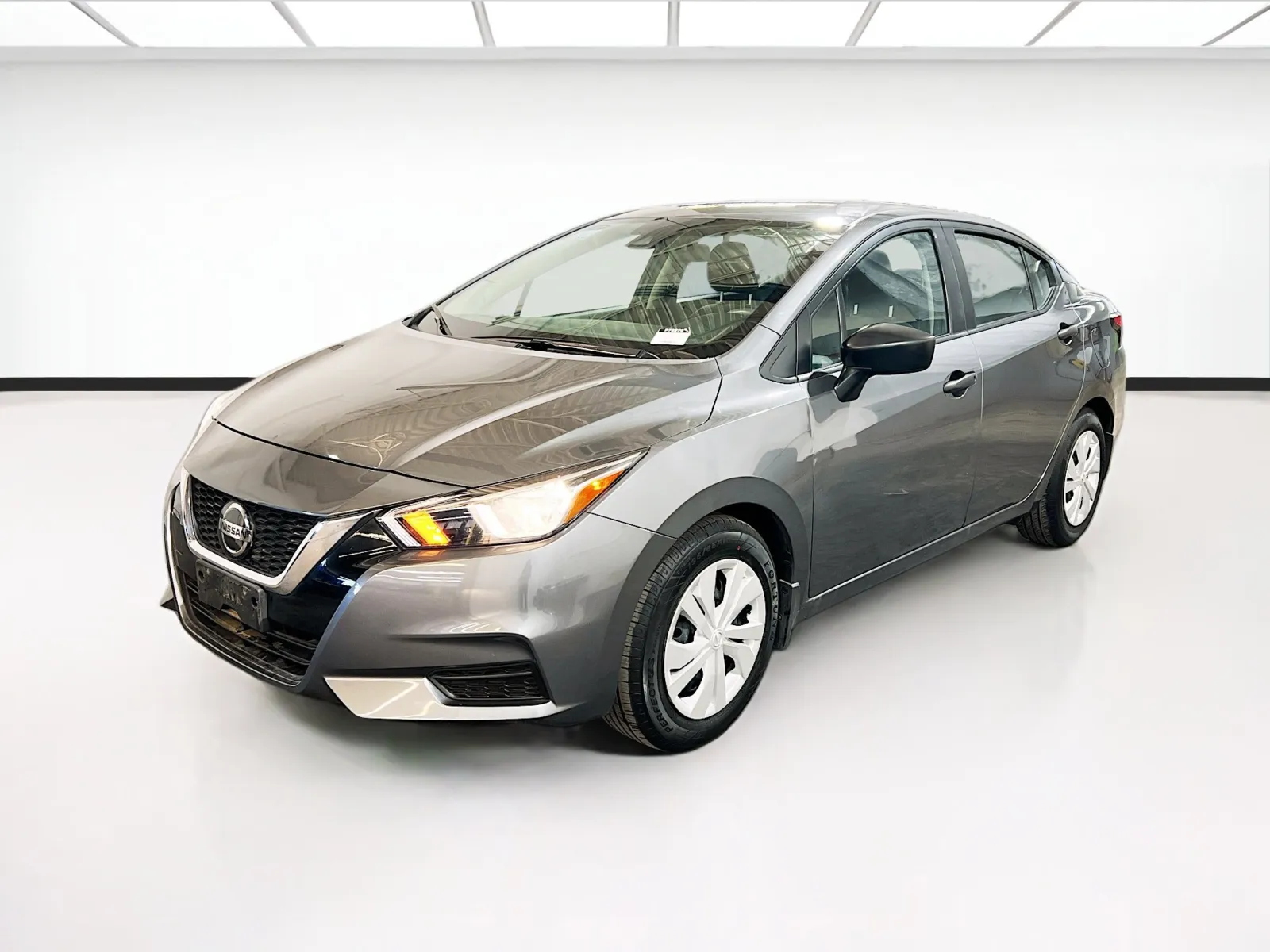 Gray 2022 Nissan Versa S for sale in Chandler, AZ