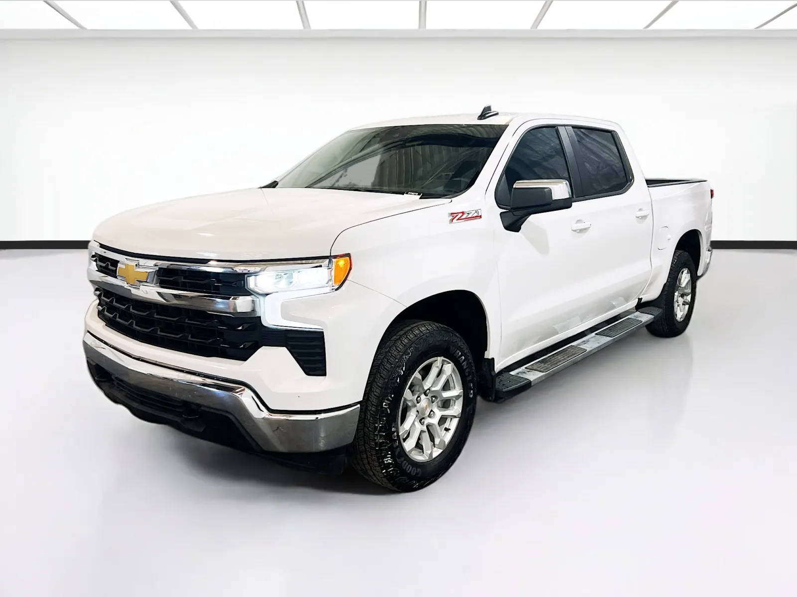 White 2025 Chevrolet Silverado 1500 LT for sale in Chandler, AZ