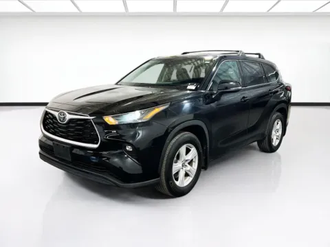 Black 2022 Toyota Highlander LE for sale in Chandler, AZ