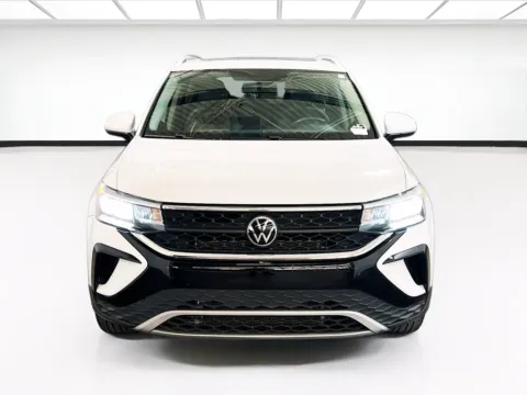 Photos of 2022 Volkswagen Taos SE for sale in Chandler, AZ at STG Chandler