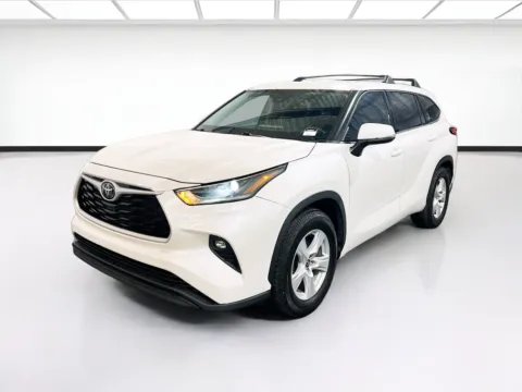 White 2021 Toyota Highlander LE for sale in Chandler, AZ