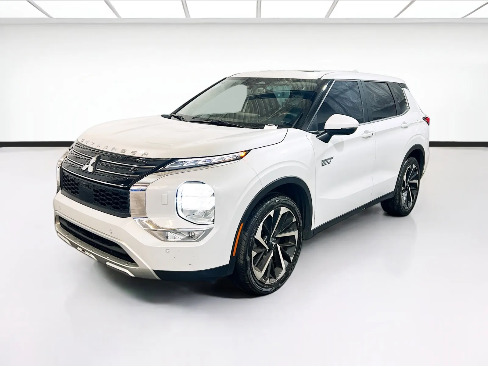 White 2023 Mitsubishi Outlander PHEV SE for sale in Chandler, AZ