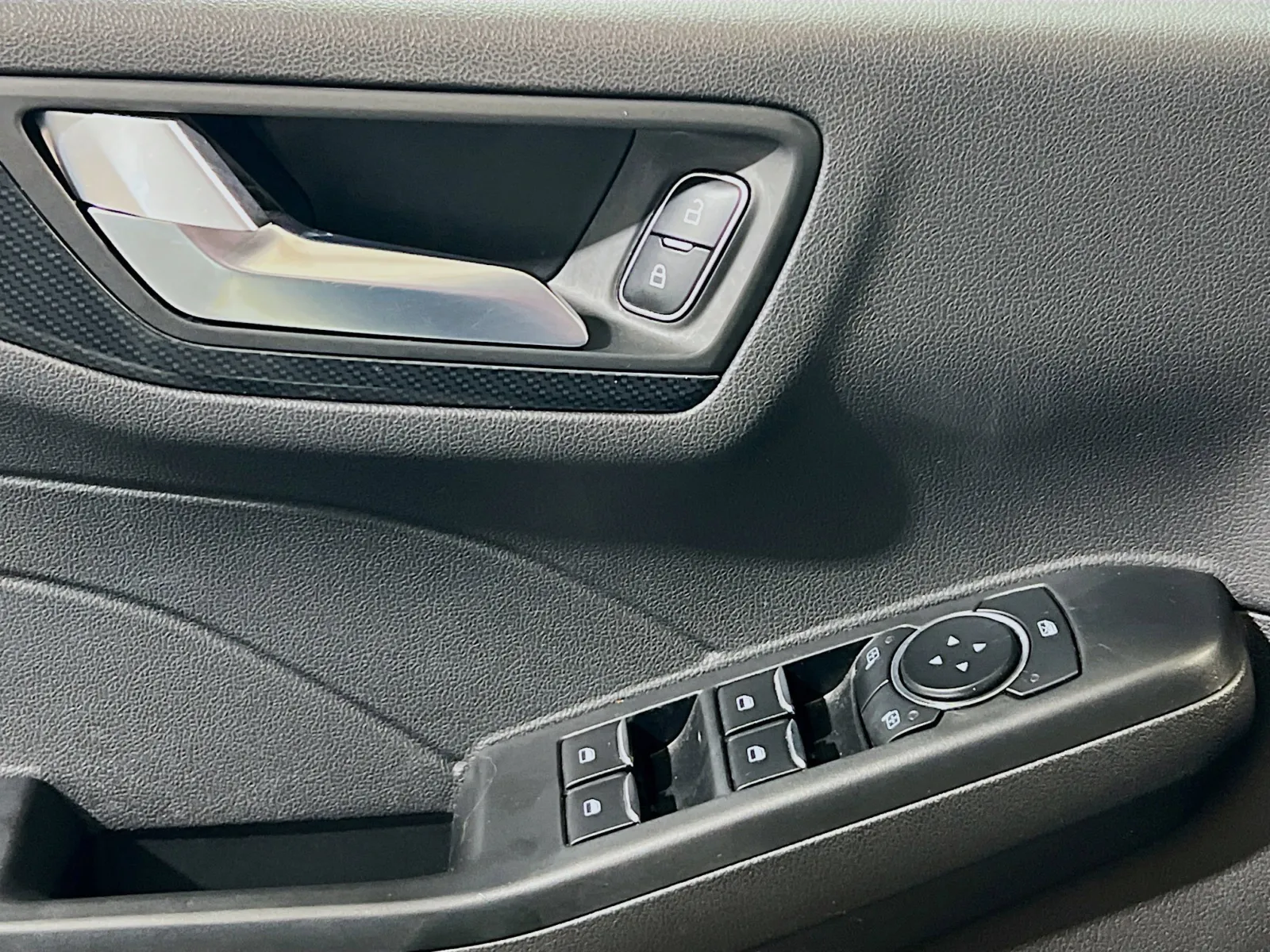 2024 Ford Escape ST-Line - Photo 13