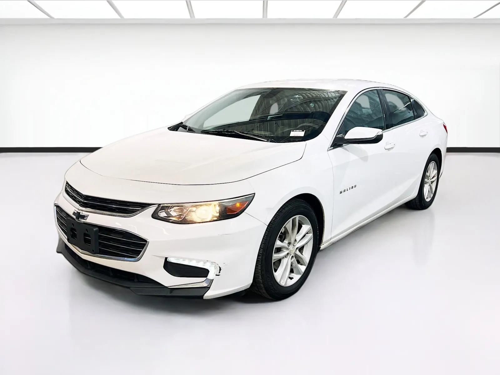 White 2017 Chevrolet Malibu LT for sale in Chandler, AZ