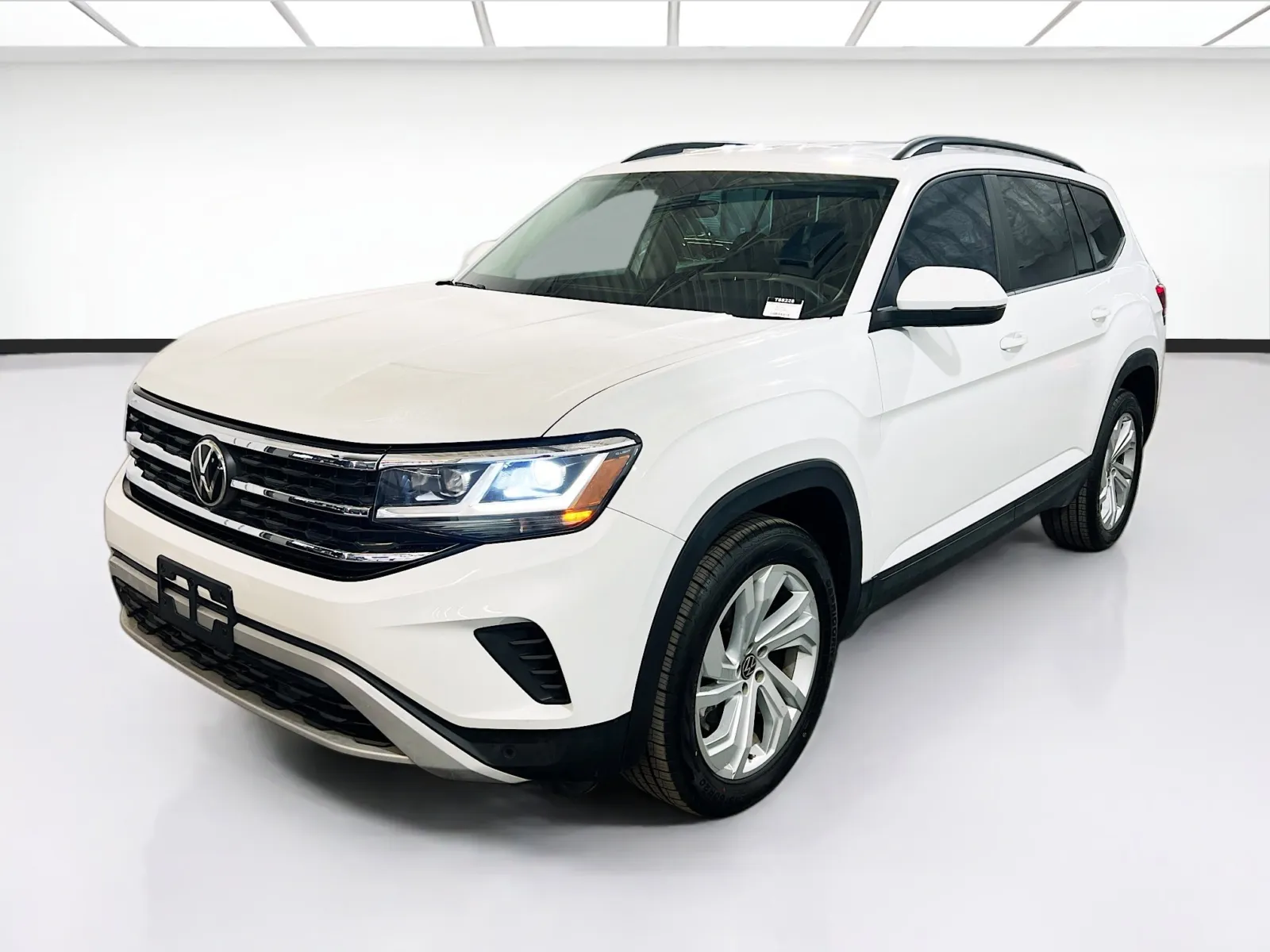 White 2022 Volkswagen Atlas 3.6L V6 SE w/Technology for sale in Chandler, AZ