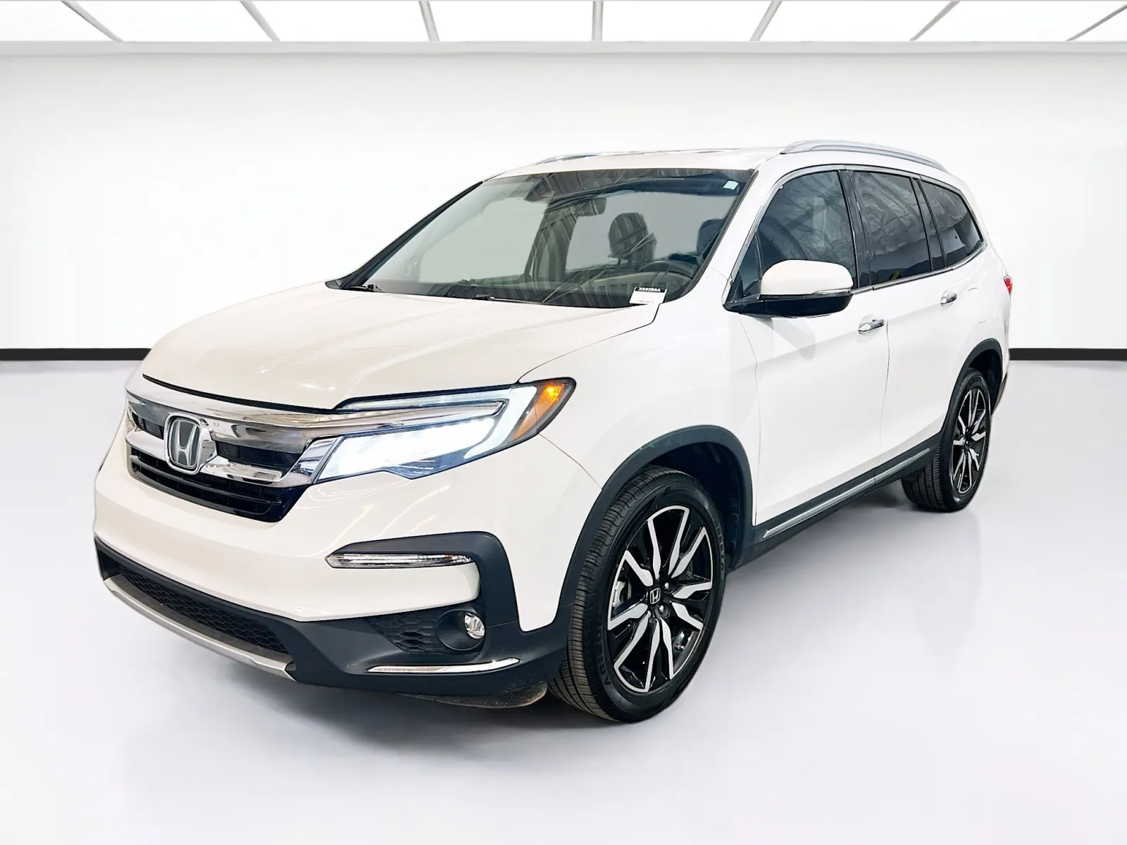 White 2020 Honda Pilot Touring 7-Passenger for sale in Chandler, AZ