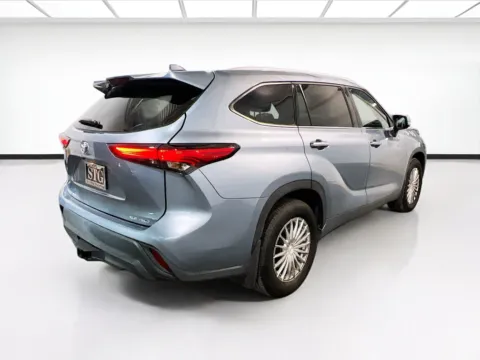 More photos of 2022 Toyota Highlander XLE at STG Chandler, AZ