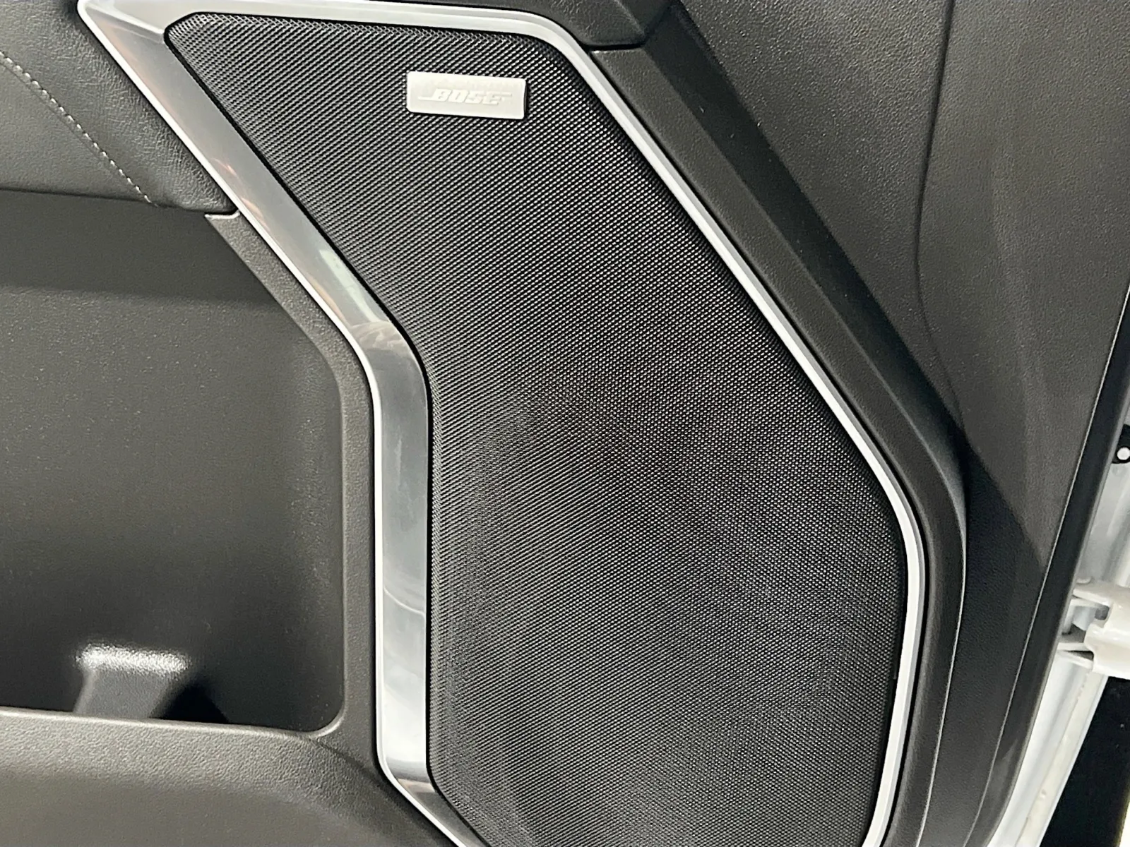 2024 GMC Sierra 1500 SLT - Photo 14