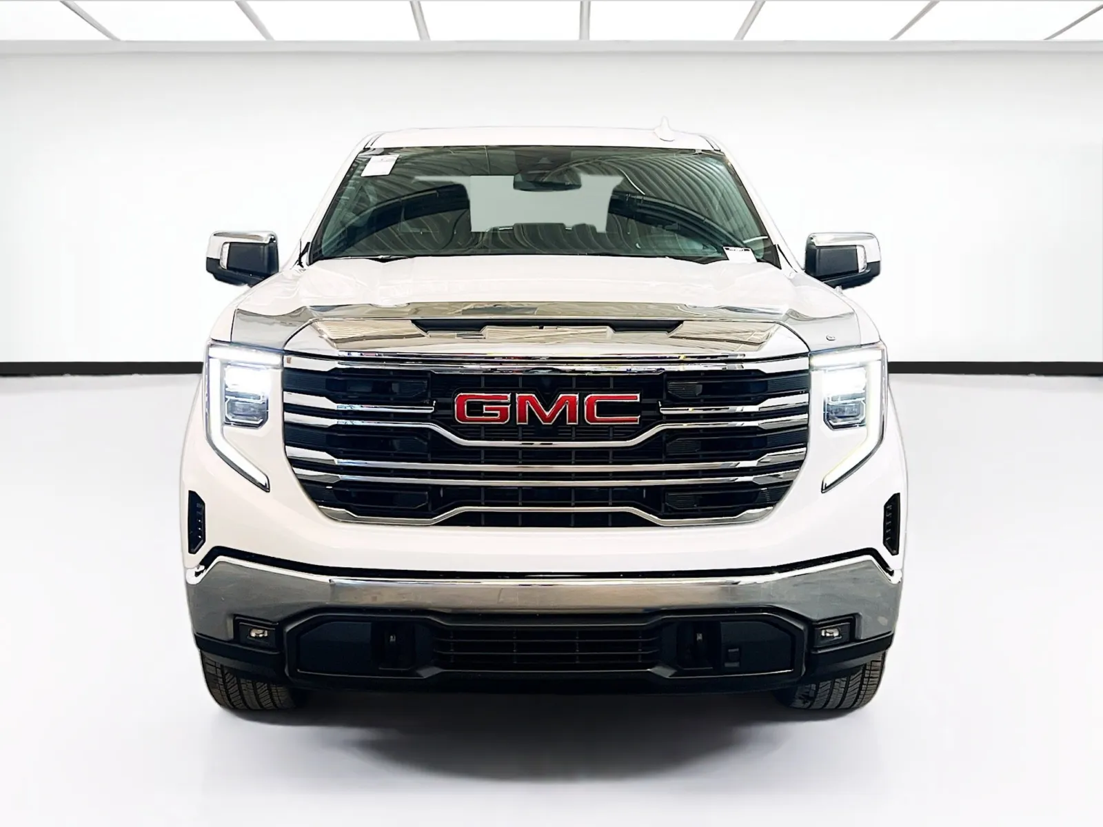 2024 GMC Sierra 1500 SLT - Photo 2