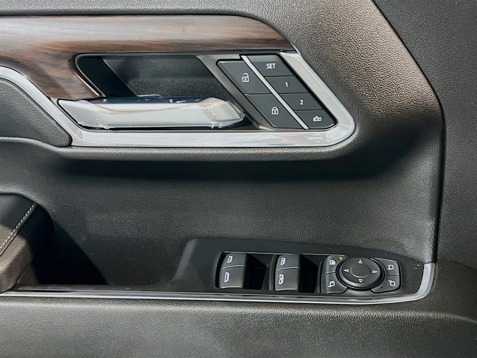 2024 GMC Sierra 1500 SLT - Photo 13