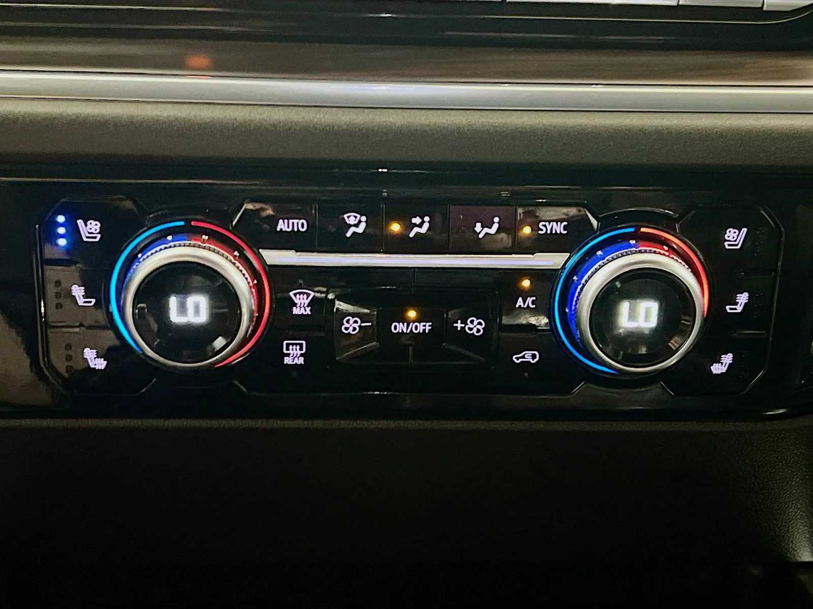2024 GMC Sierra 1500 SLT - Photo 11