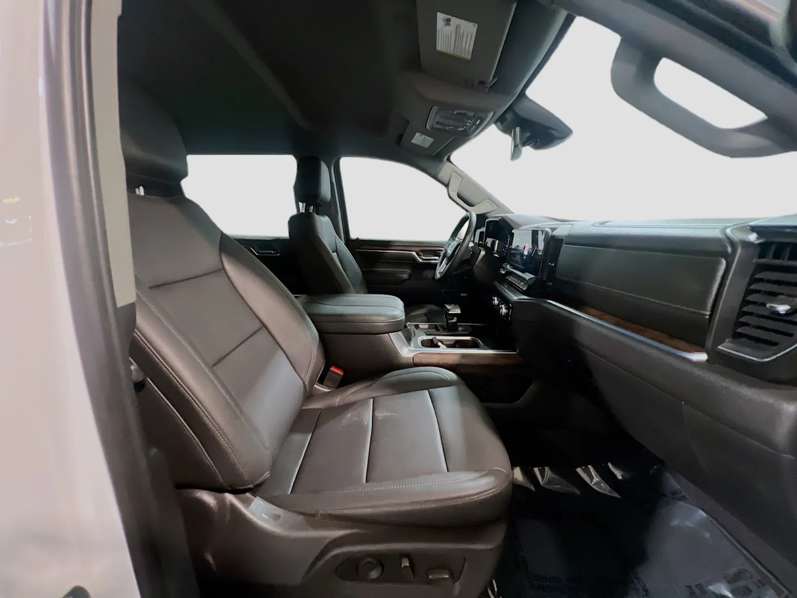 2024 GMC Sierra 1500 SLT - Photo 21