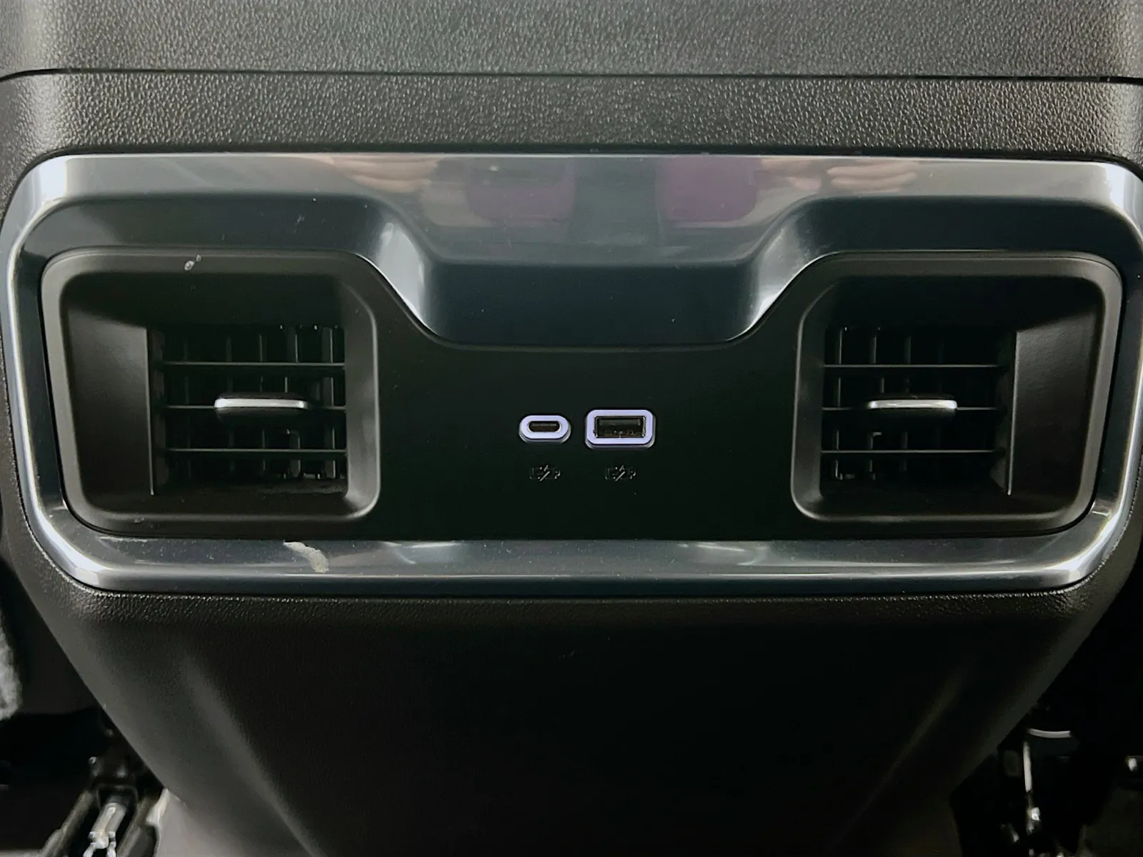 2024 GMC Sierra 1500 SLT - Photo 18