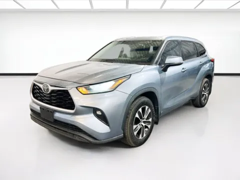 Green 2020 Toyota Highlander XLE for sale in Chandler, AZ