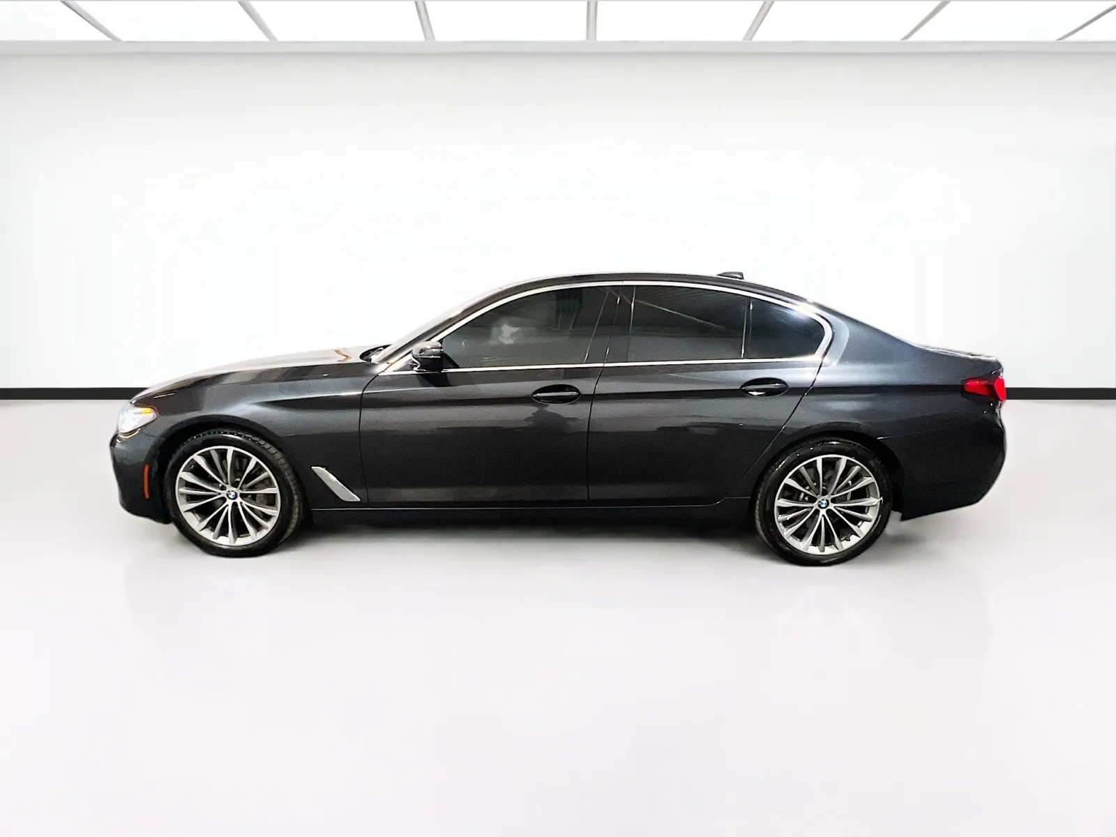 2022 BMW 5 Series 530i - Photo 24