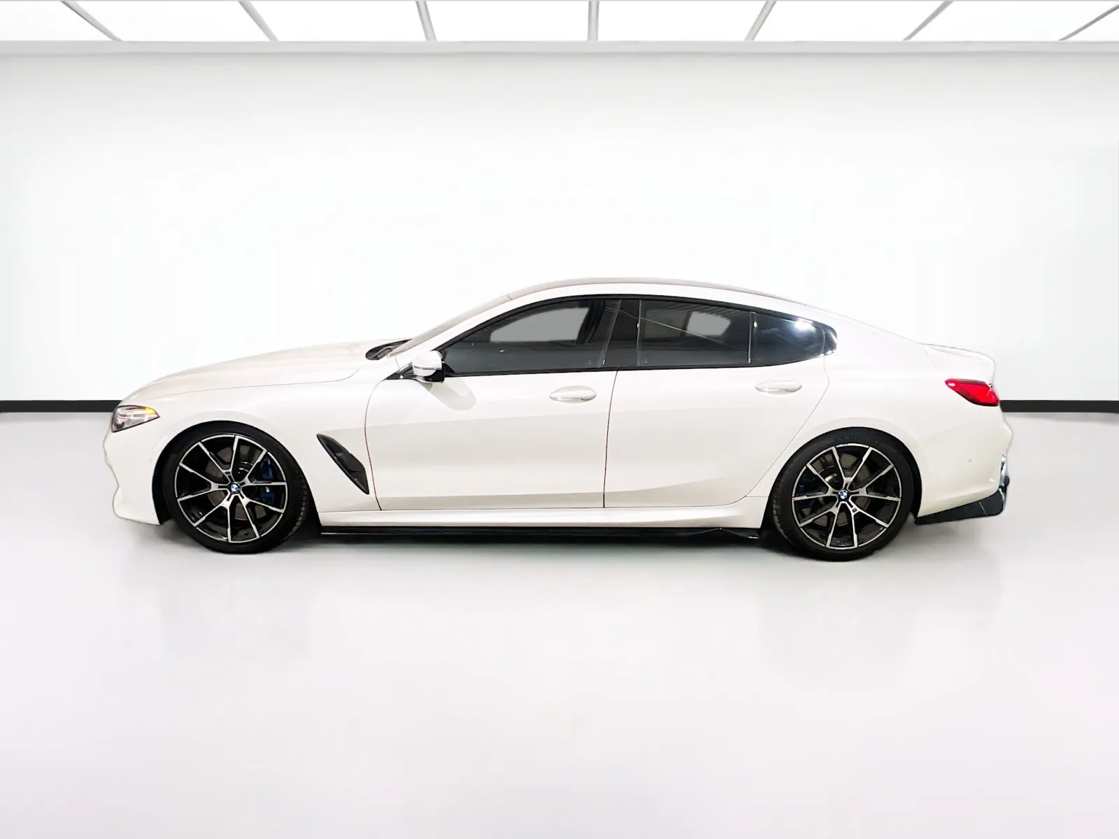 2021 BMW 8 Series M850i - Photo 24