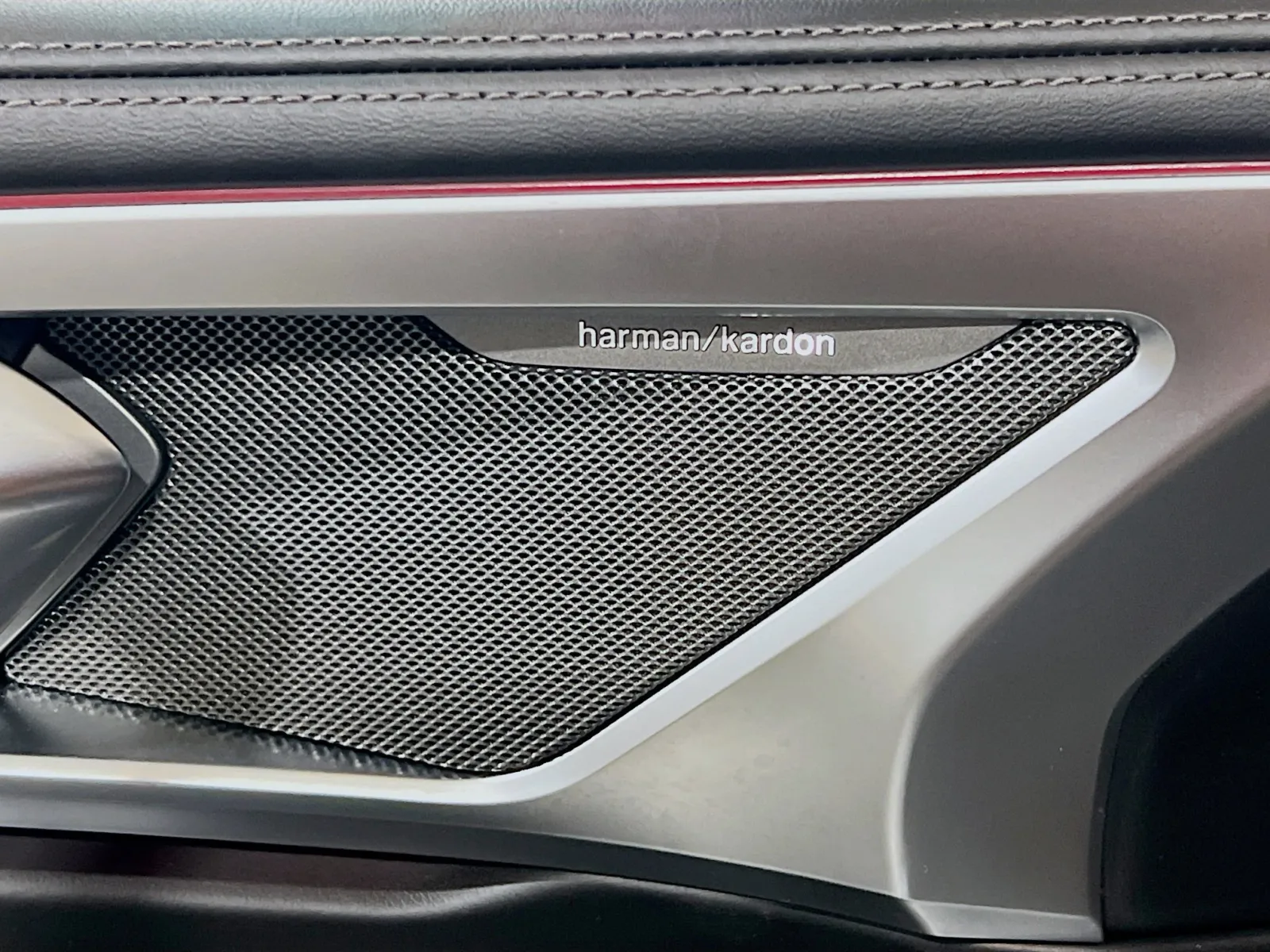 2021 BMW 8 Series M850i - Photo 15
