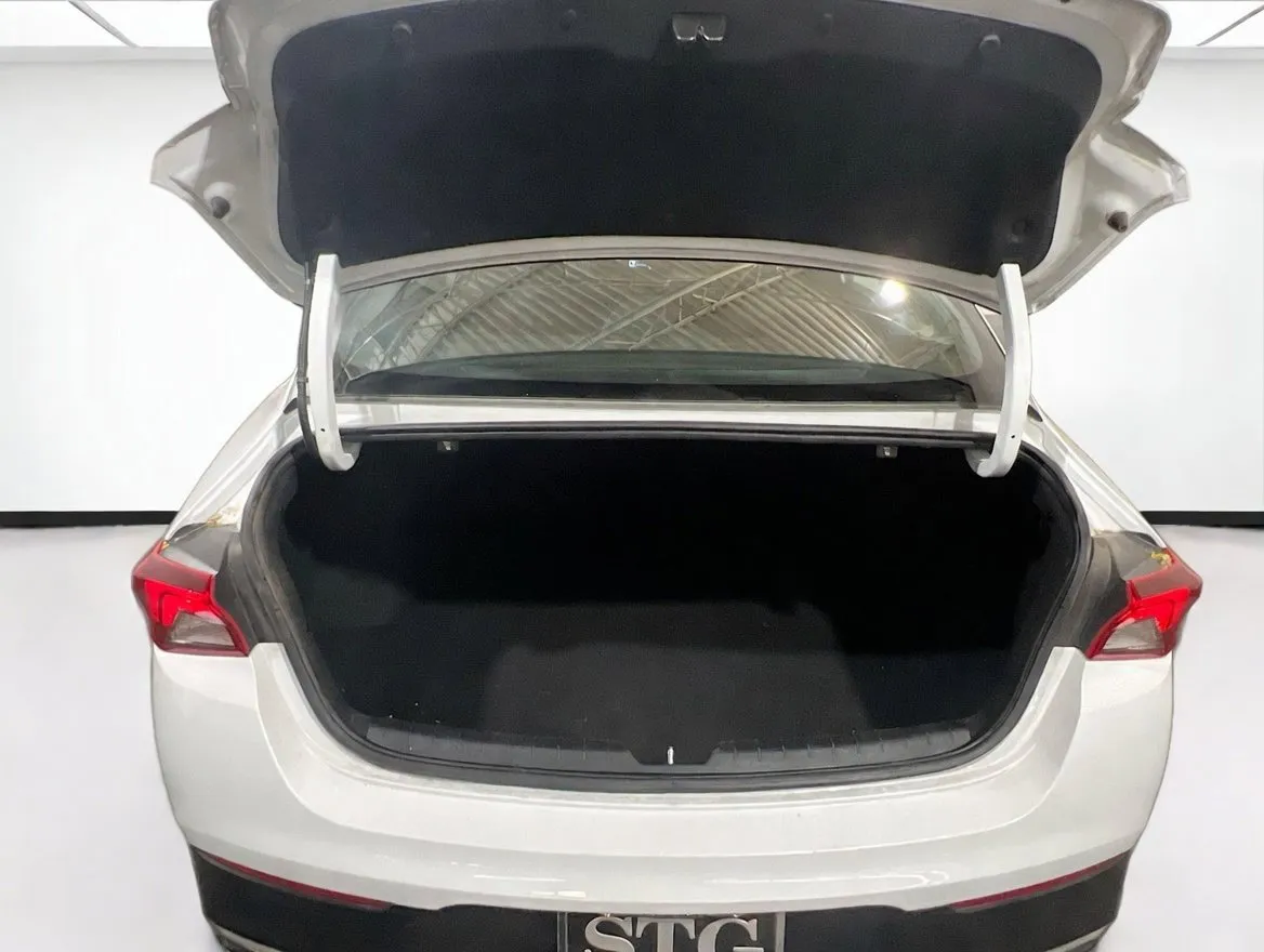 2023 Kia K5 LXS - Photo 17