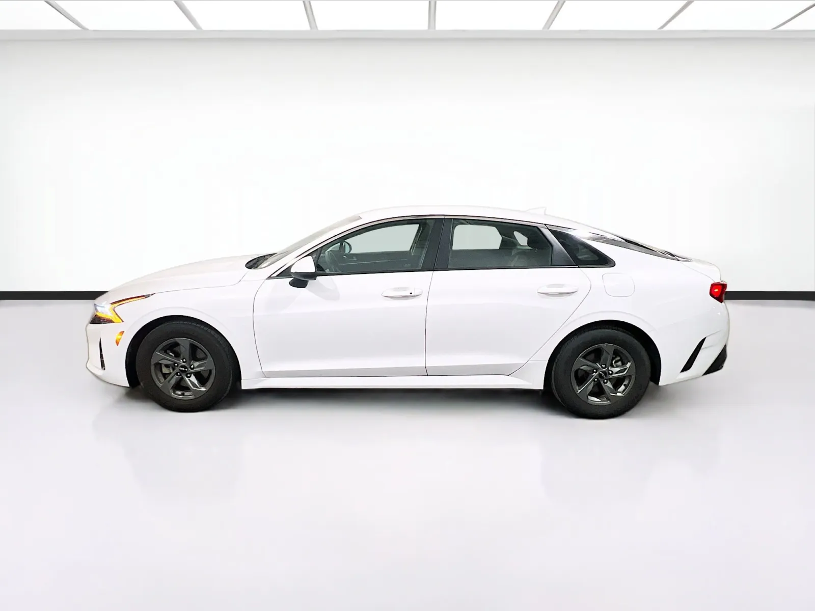 2023 Kia K5 LXS - Photo 21