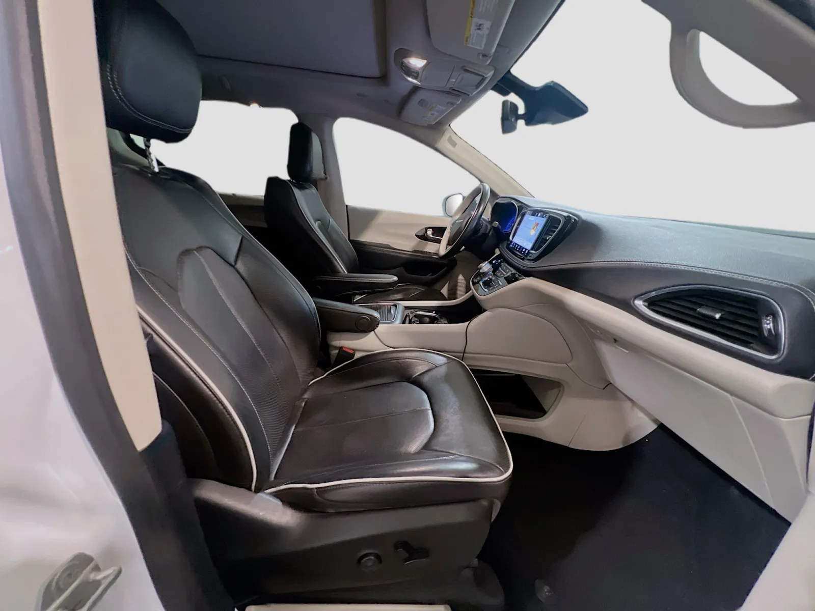2021 Chrysler Pacifica Limited - Photo 22