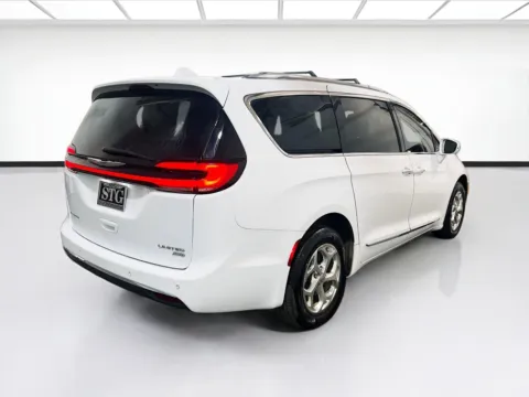 More photos of 2021 Chrysler Pacifica Limited at STG Chandler, AZ