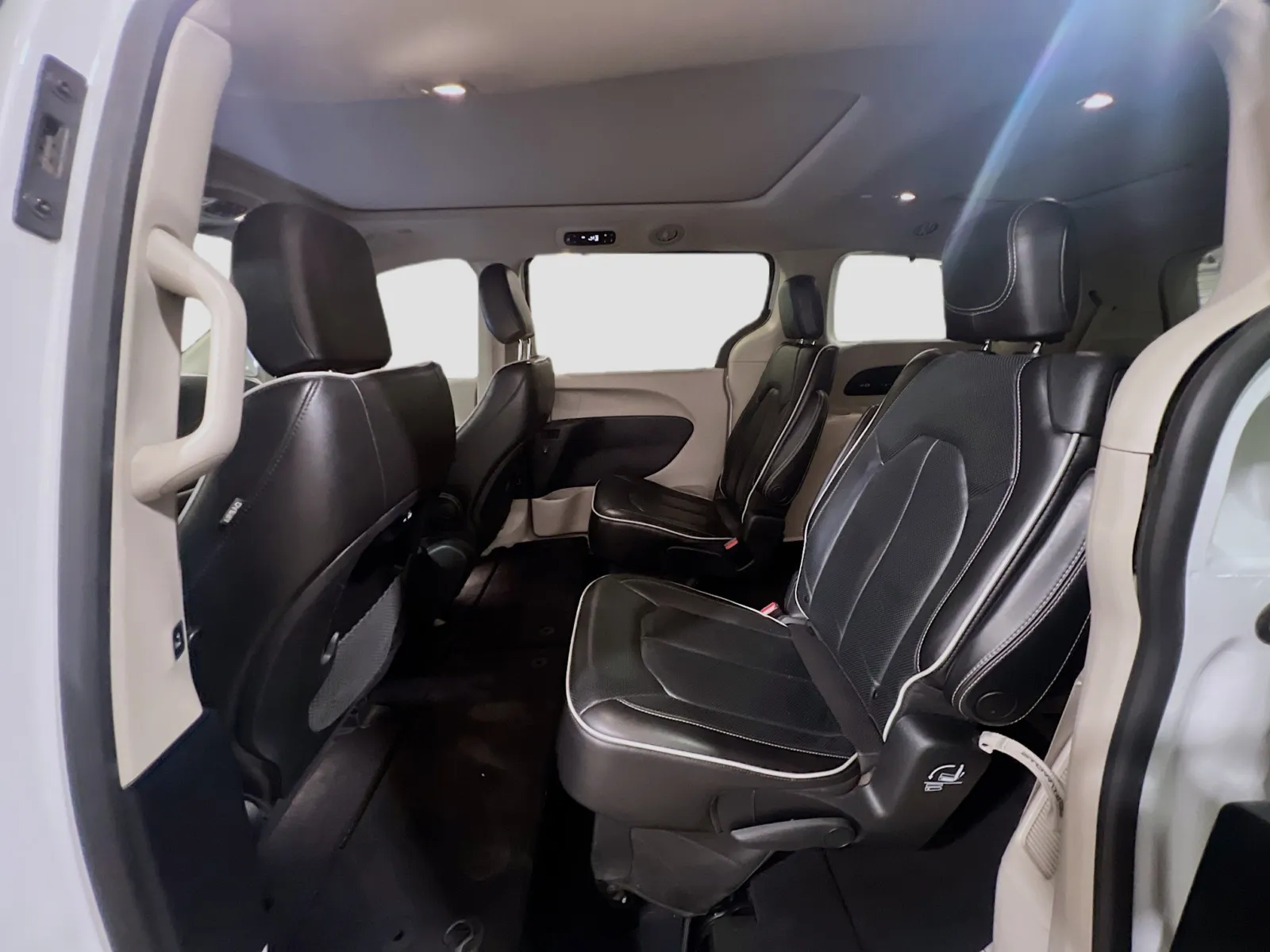 2021 Chrysler Pacifica Limited - Photo 18