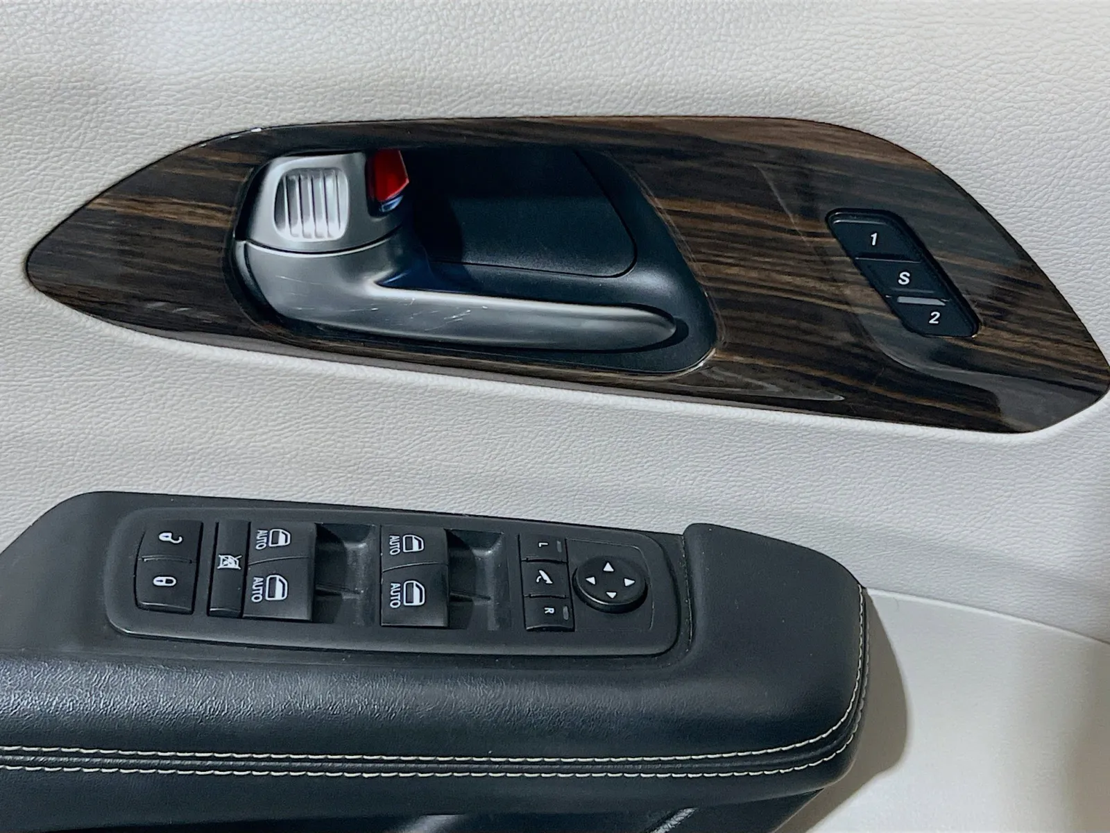 2021 Chrysler Pacifica Limited - Photo 14