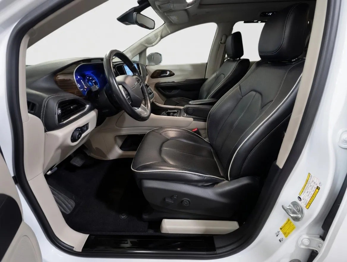 Chrysler Pacifica photo 15