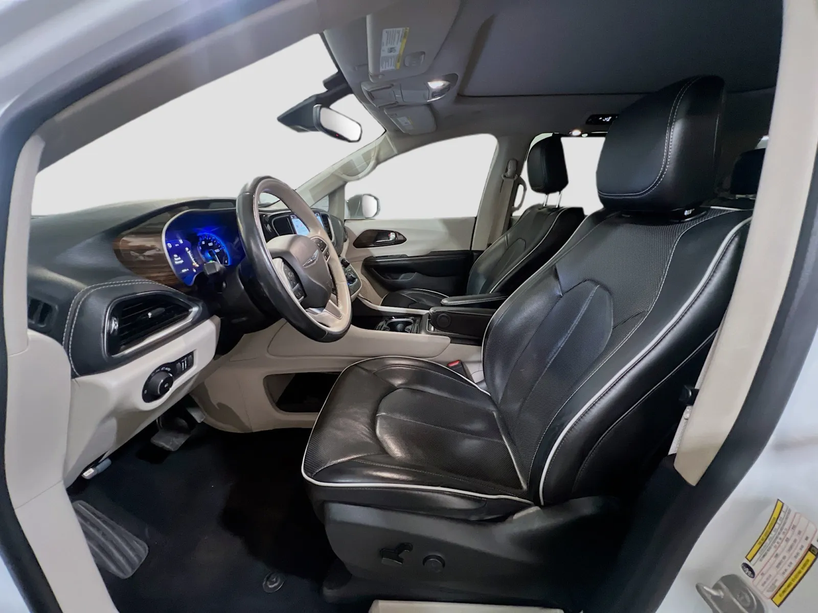 2021 Chrysler Pacifica Limited - Photo 15