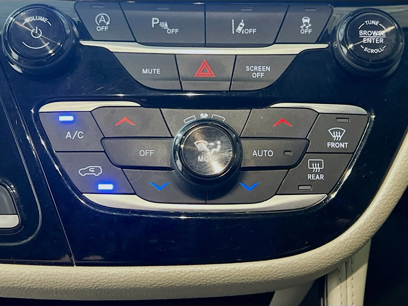 2021 Chrysler Pacifica Limited - Photo 12