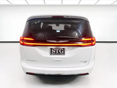 More photos of 2021 Chrysler Pacifica Limited at STG Chandler, AZ