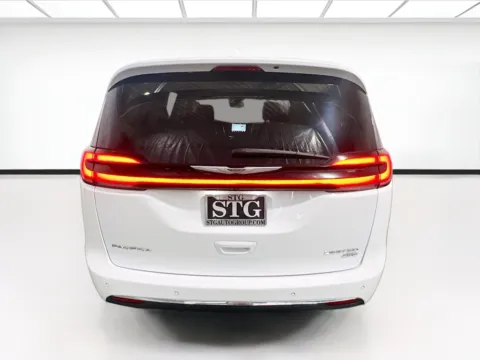More photos of 2021 Chrysler Pacifica Limited at STG Chandler, AZ