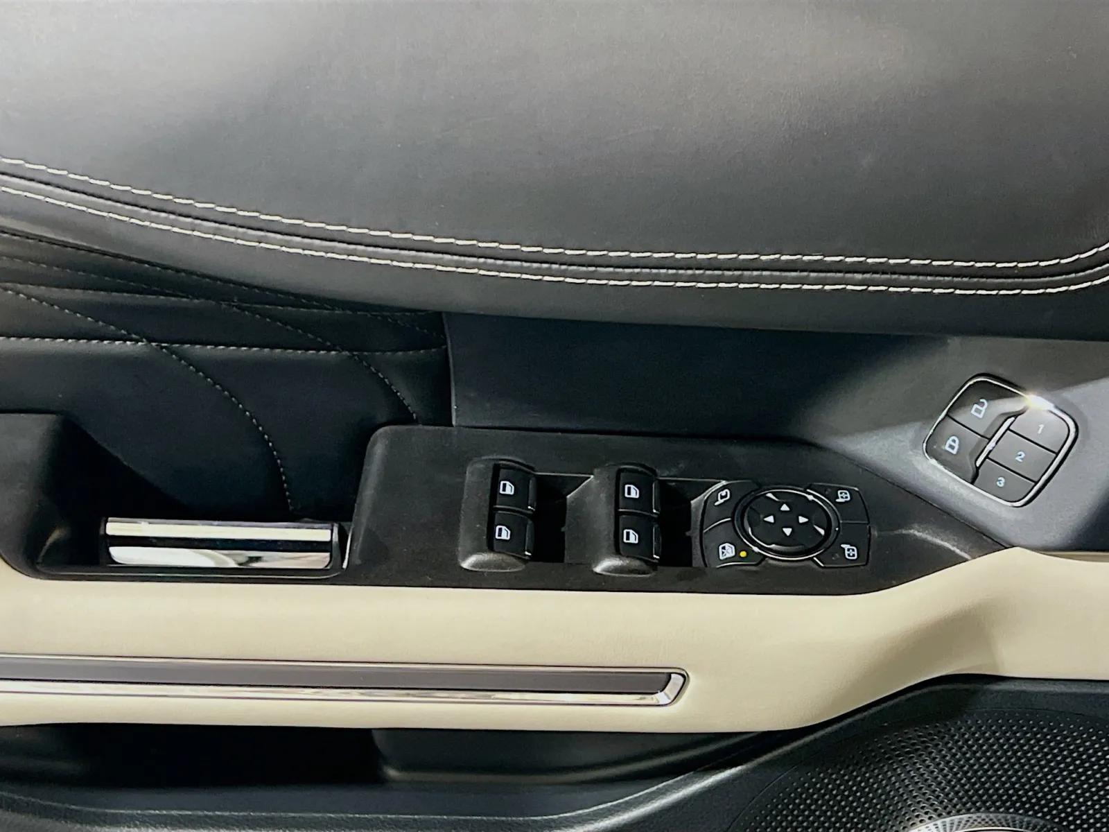 2020 Ford Expedition Platinum - Photo 14