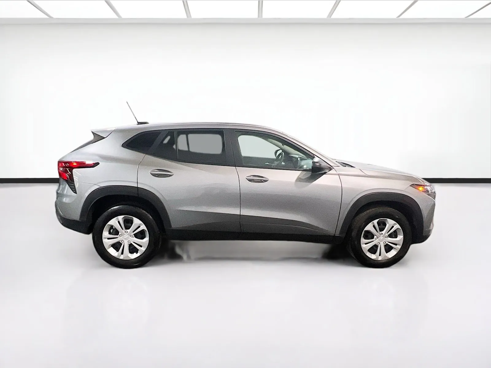 2025 Chevrolet Trax LS - Photo 22