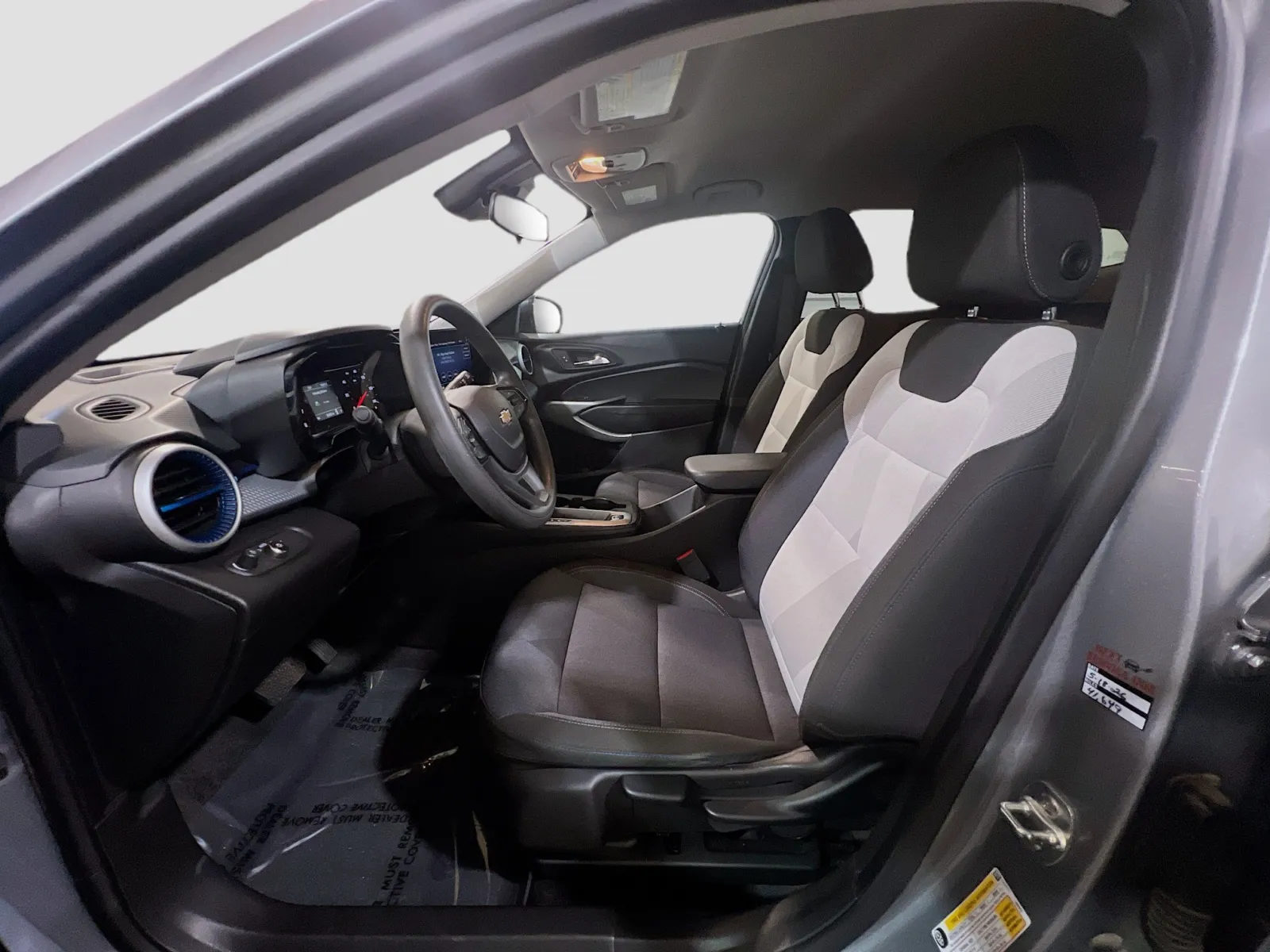 2025 Chevrolet Trax LS - Photo 14