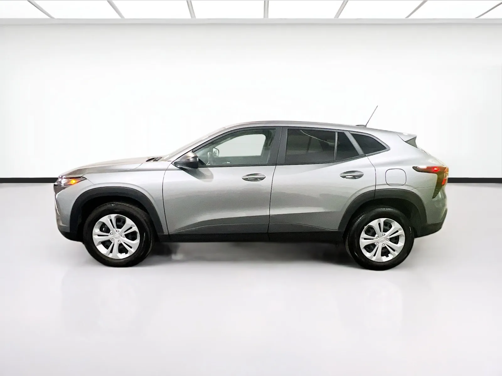 2025 Chevrolet Trax LS - Photo 21