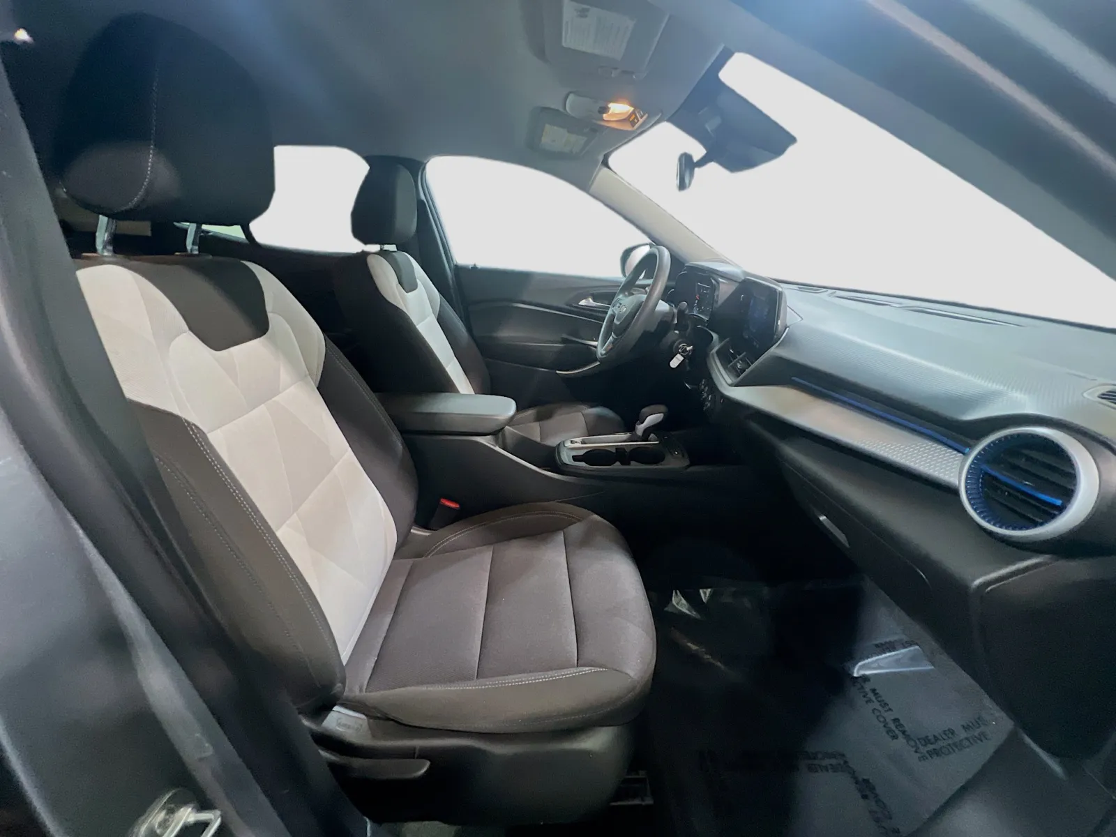 2025 Chevrolet Trax LS - Photo 19