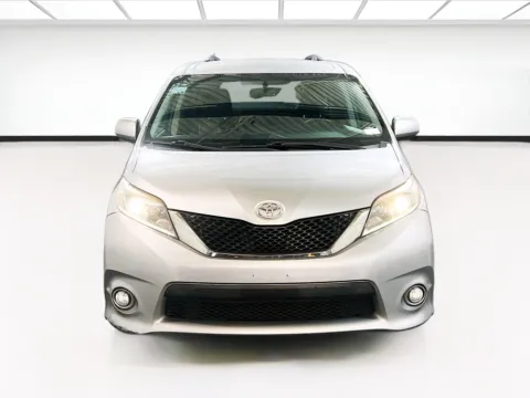 Photos of 2017 Toyota Sienna SE for sale in Chandler, AZ at STG Chandler