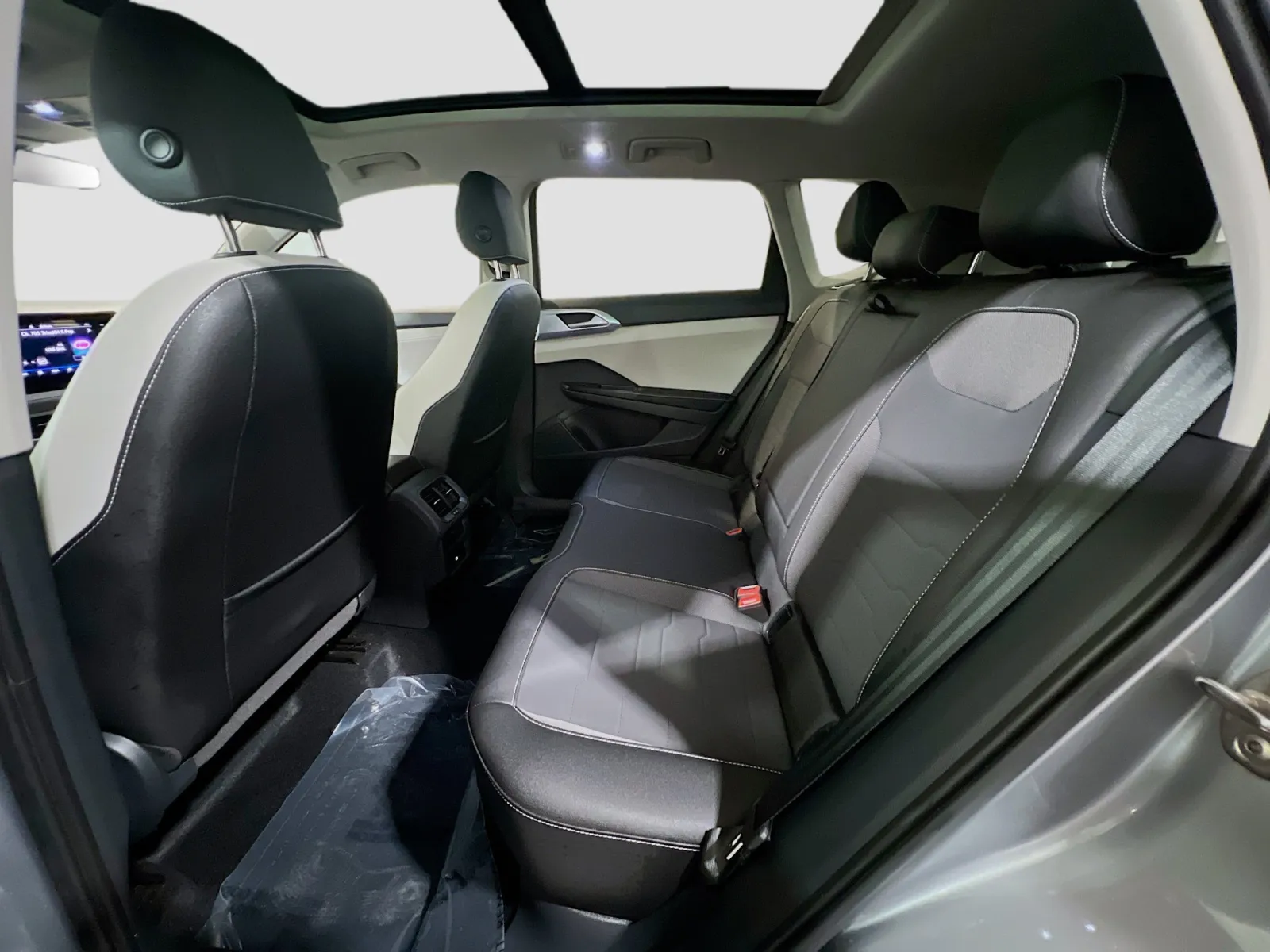 2025 Volkswagen Taos SE - Photo 17