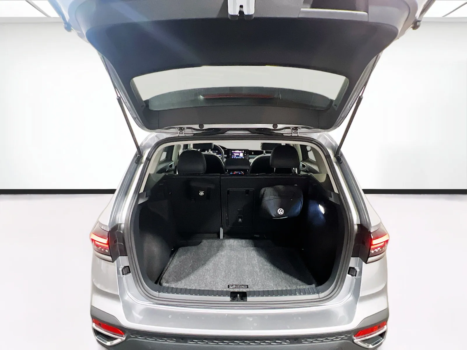 2025 Volkswagen Taos SE - Photo 19