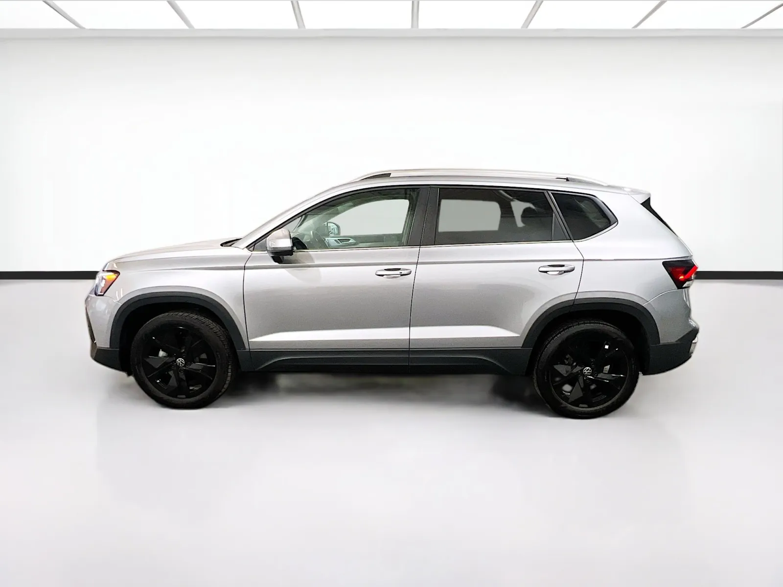 2025 Volkswagen Taos SE - Photo 23