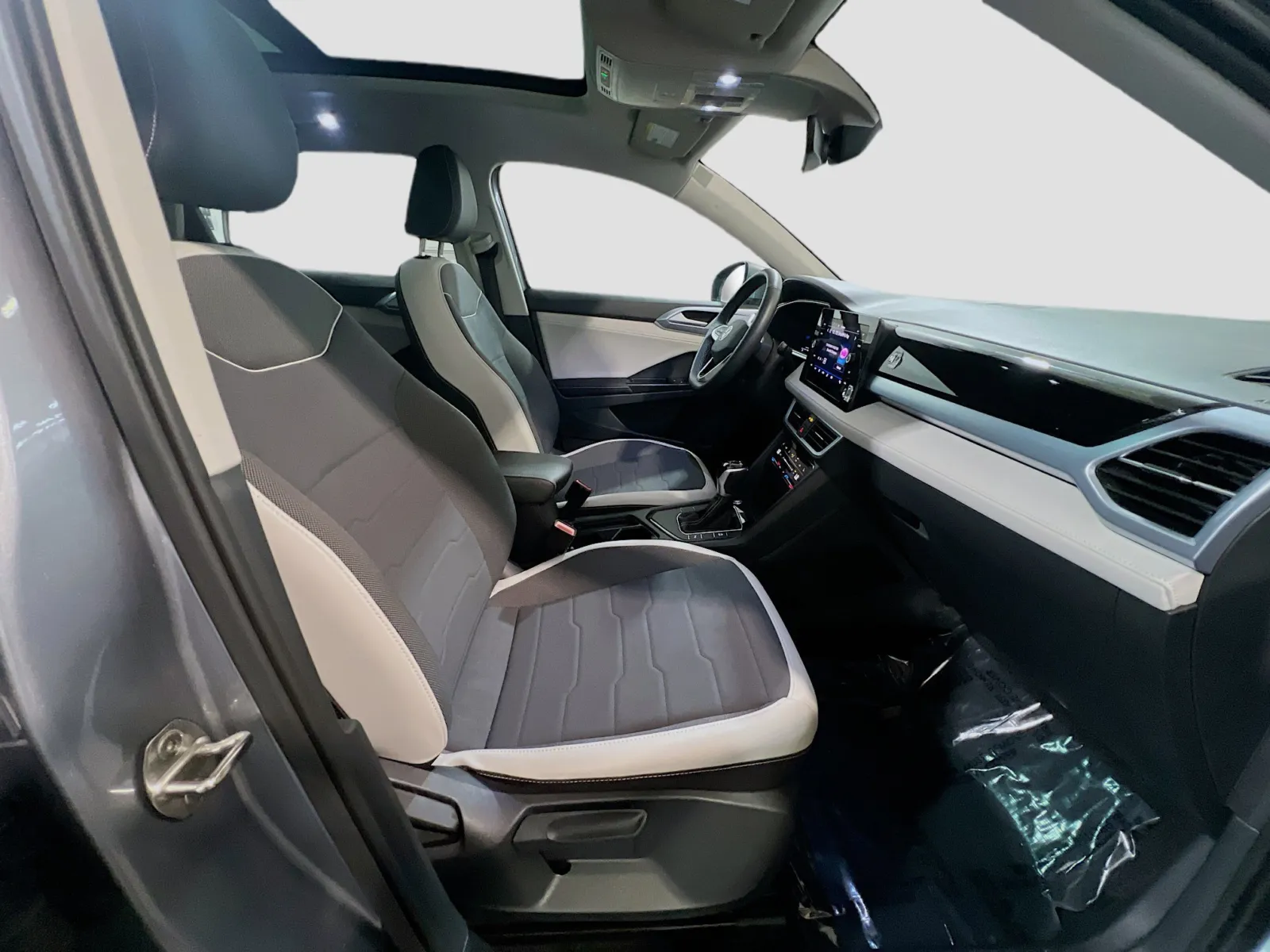 2025 Volkswagen Taos SE - Photo 21