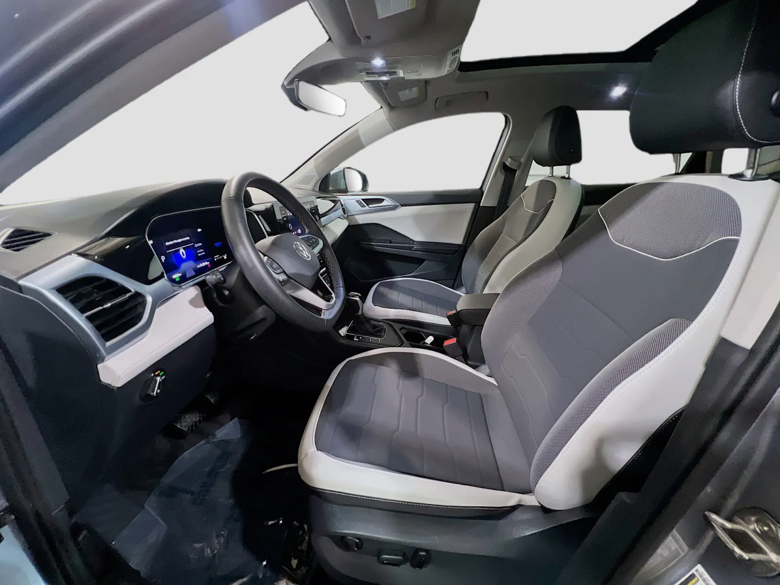 2025 Volkswagen Taos SE - Photo 14