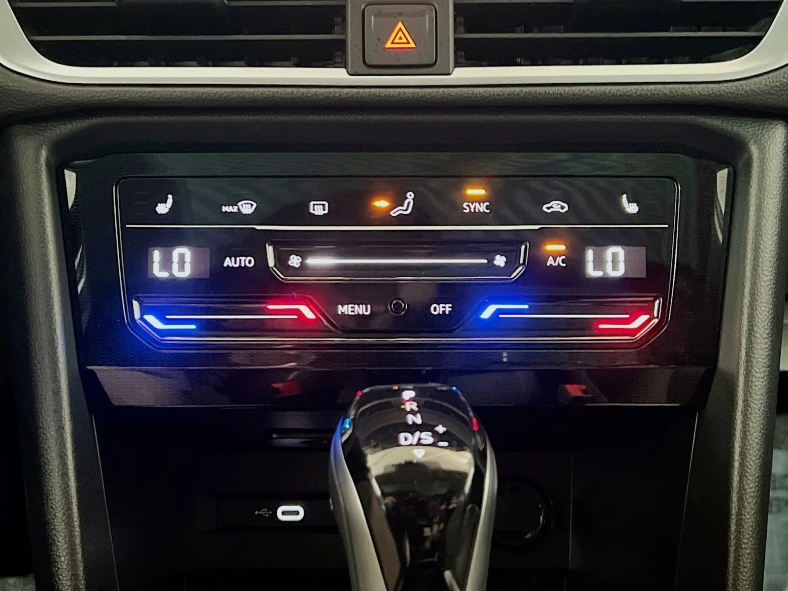 2025 Volkswagen Taos SE - Photo 11