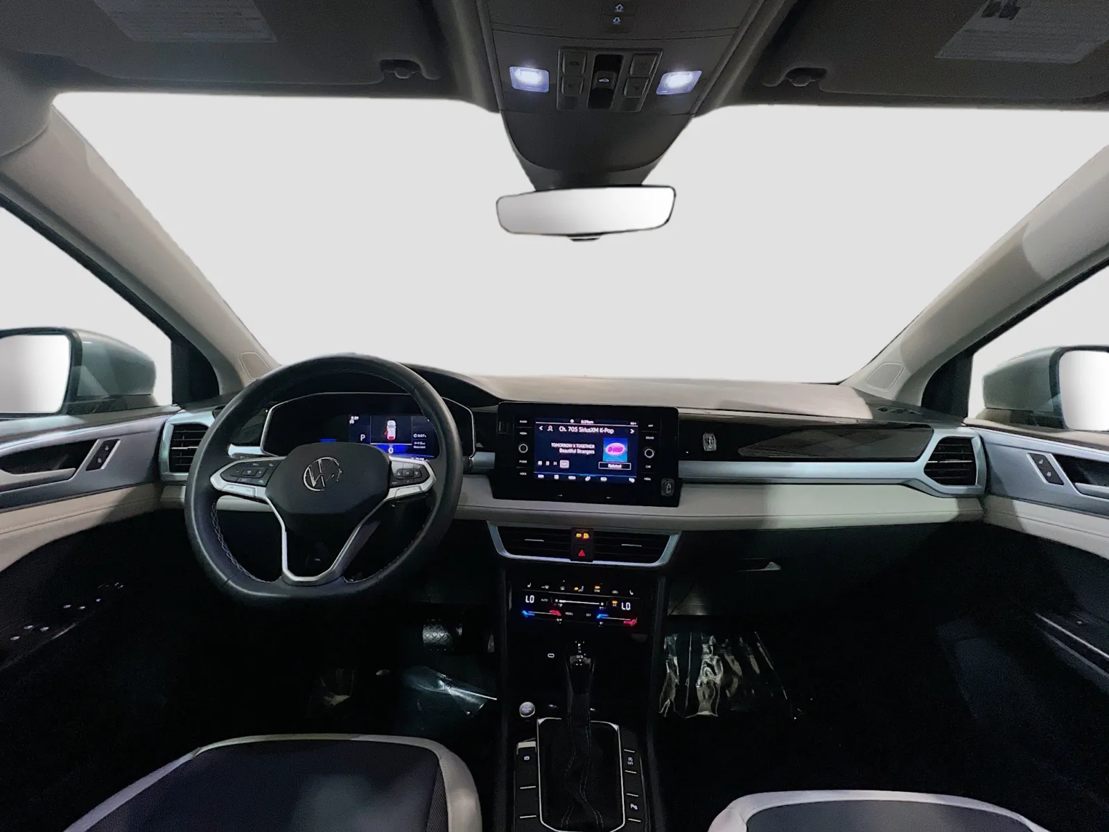 2025 Volkswagen Taos SE - Photo 16