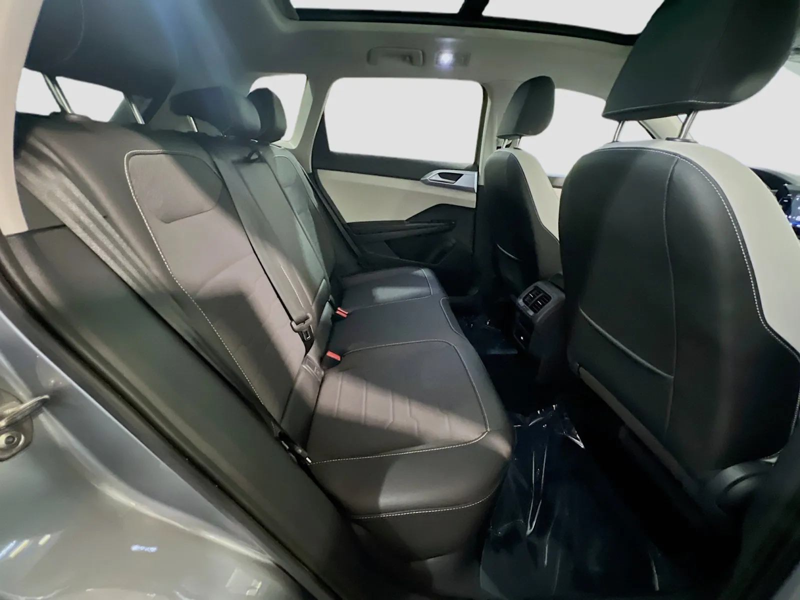 2025 Volkswagen Taos SE - Photo 20