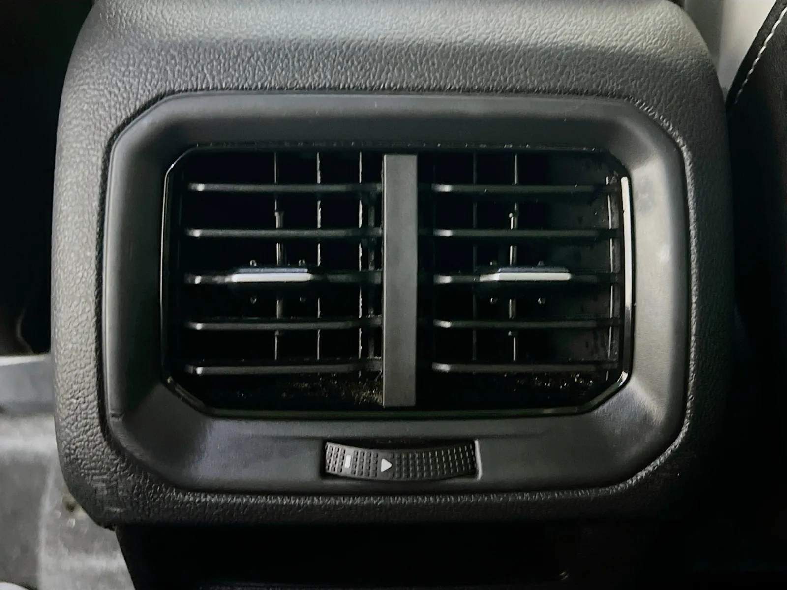 2025 Volkswagen Taos SE - Photo 18