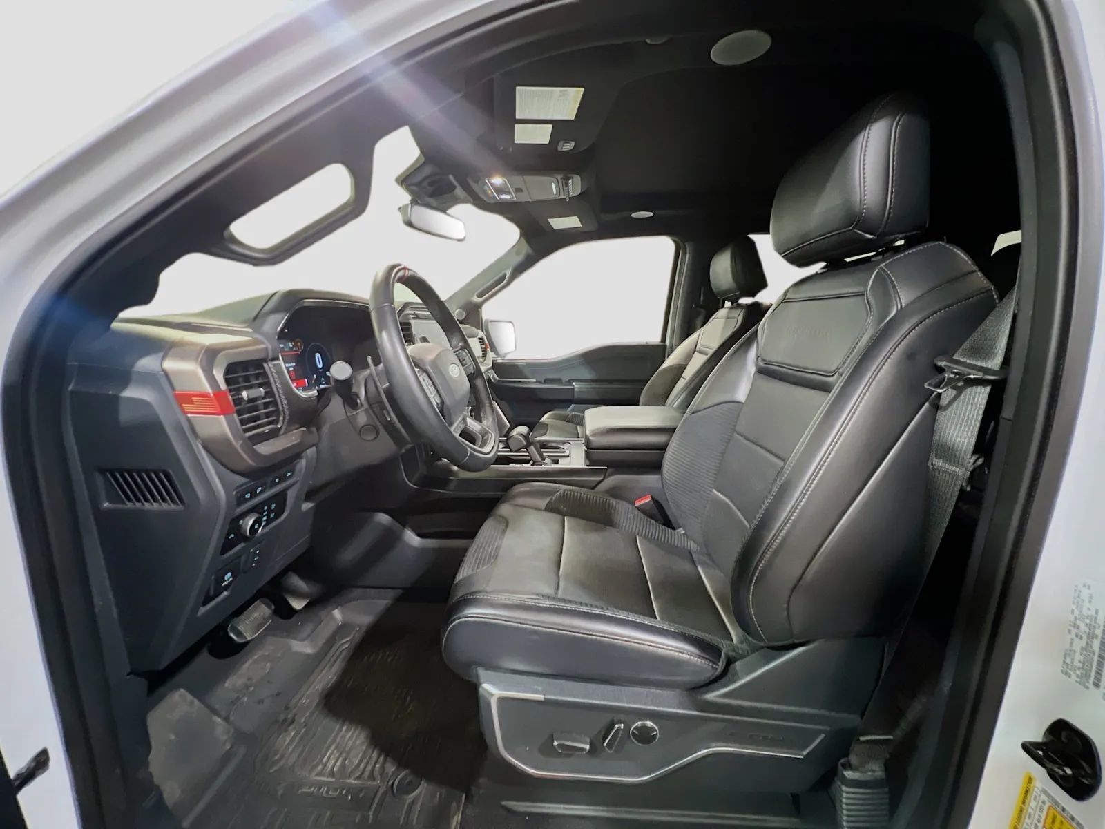 2023 Ford F-150 Raptor - Photo 16