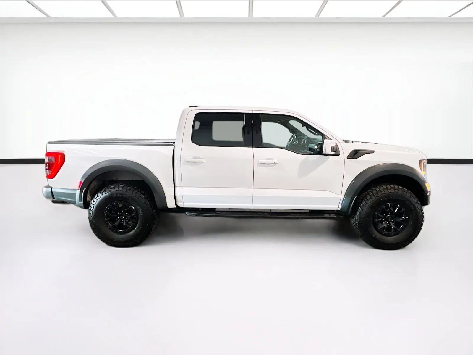 2023 Ford F-150 Raptor - Photo 25
