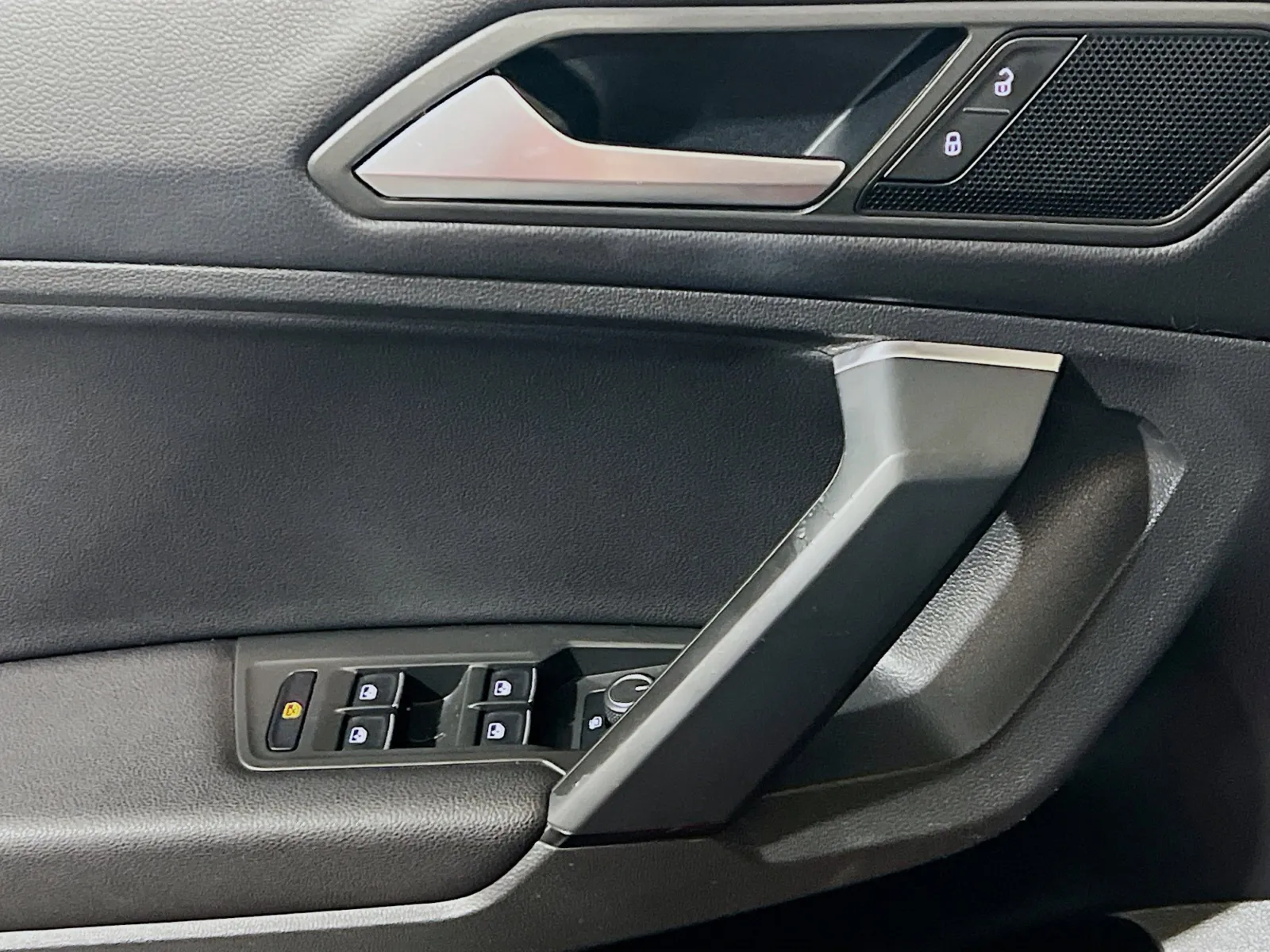 2019 Volkswagen Tiguan SE - Photo 13